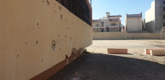 Hafter okullara da saldırıyor